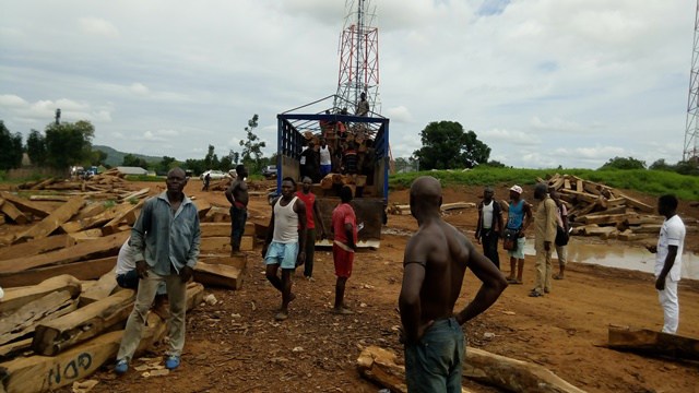 Loading-of-rosewood-at-Garaba-Chede-Taraba-State.jpg